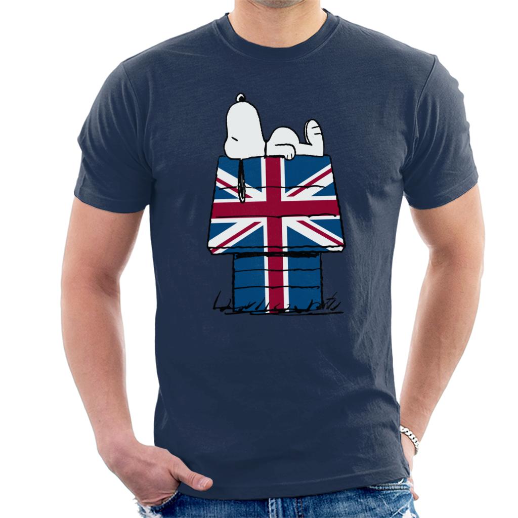 Peanuts Union Jack Hut Snoopy Men's T-Shirt product image 1
